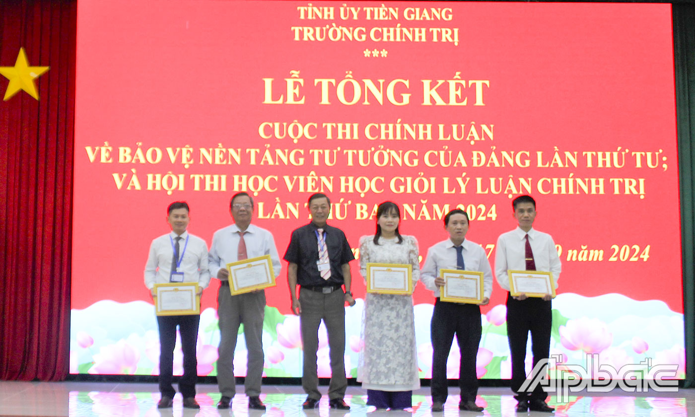 rường Chính trị tỉnh Tiền Giang tổ chức Lễ tổng kết Cuộc thi Viết chính luận về bảo vệ nền tảng tư tưởng của Đảng lần thứ tư