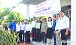 Báo Ấp Bắc và Agribank chi nhánh Tiền Giang trao 2 