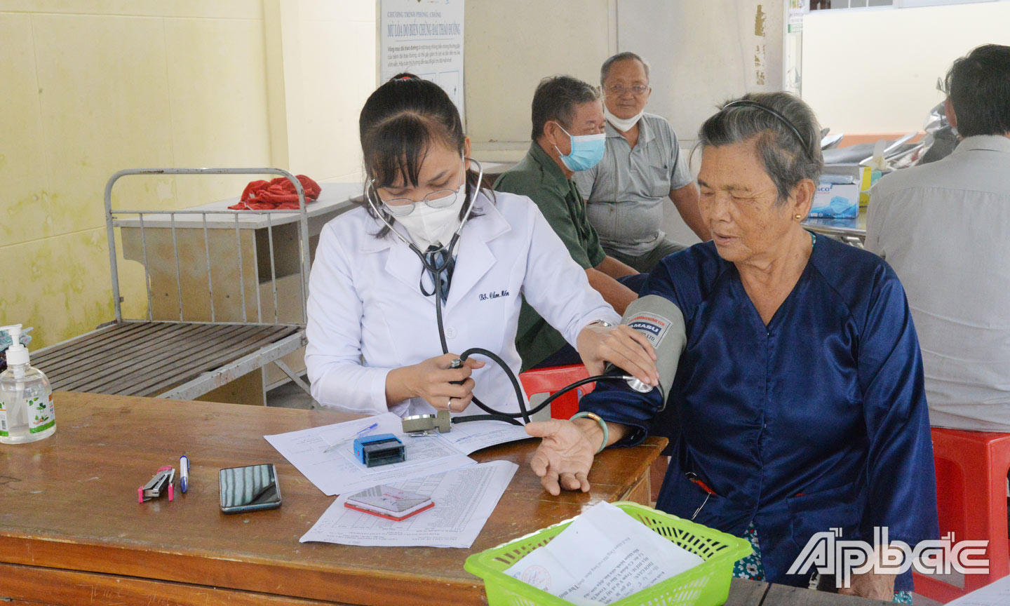Chăm sóc sức khỏe người cao tuổi là hoạt động thích ứng với điều kiện già hóa dân số hiện nay.