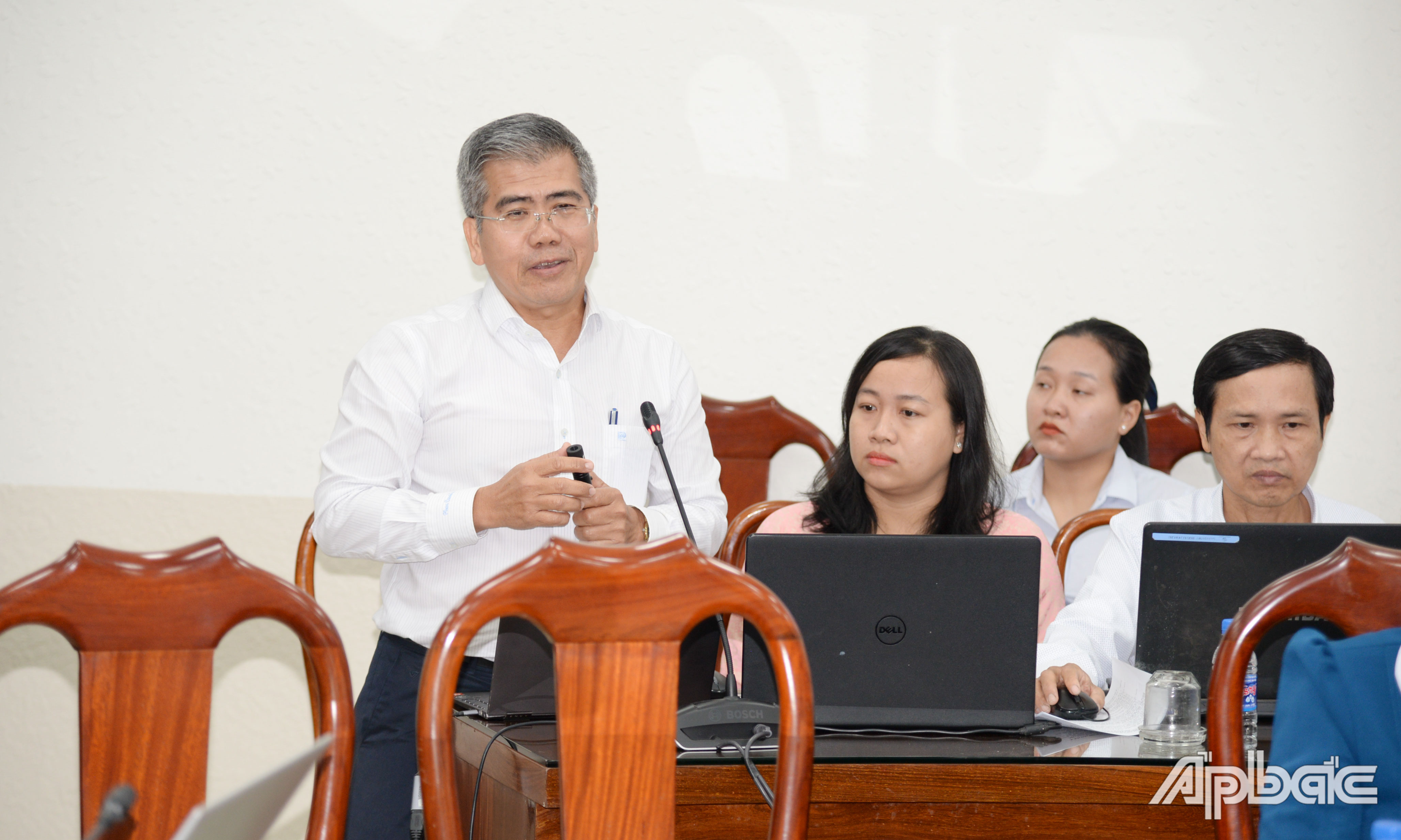 Các chuyên gia, nhà khoa học phát biểu tại hội thảo.