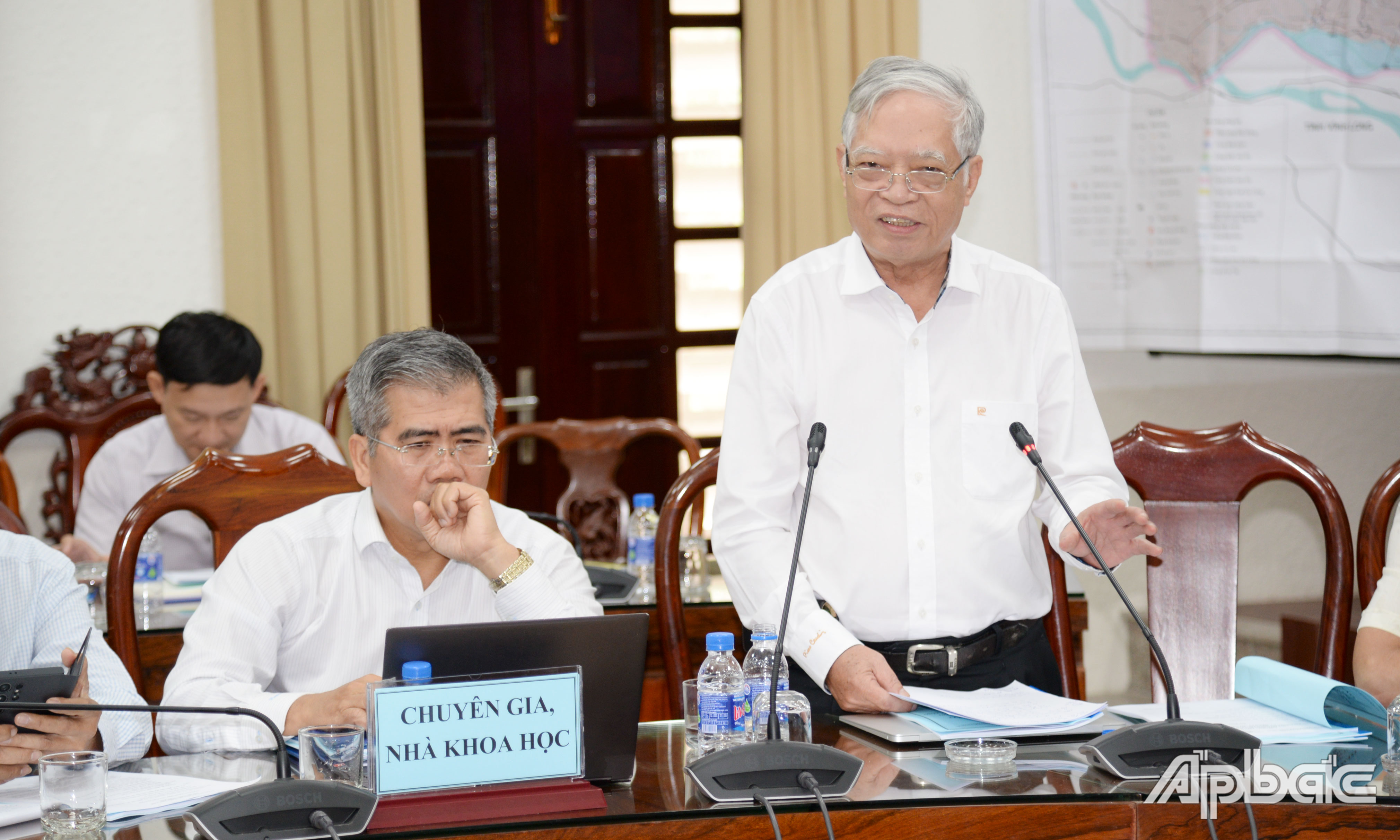 Các chuyên gia, nhà khoa học phát biểu tại hội thảo.