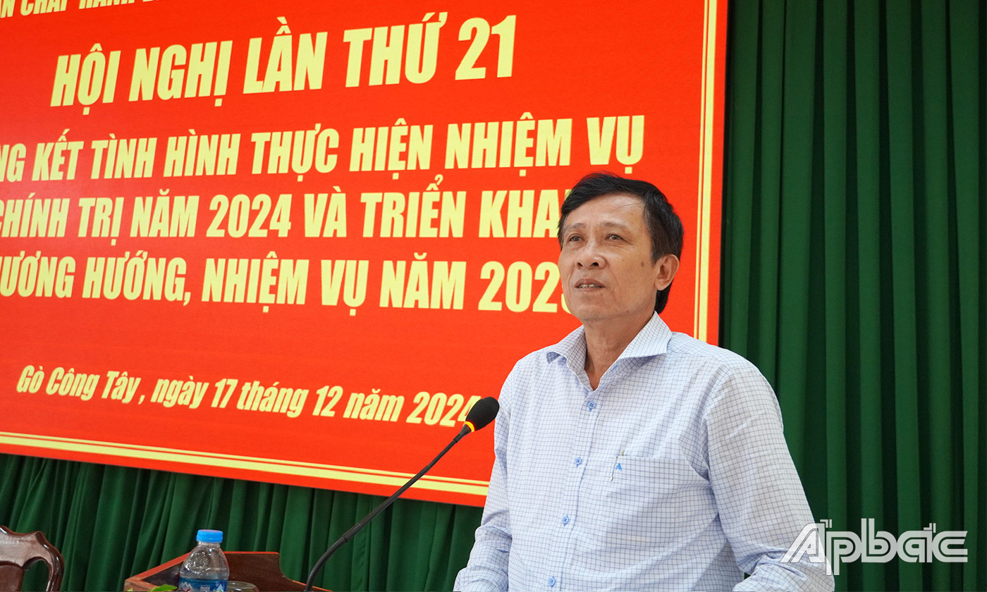 Đồng chí Đinh Tấn Hoàng phát biểu tại hội nghị