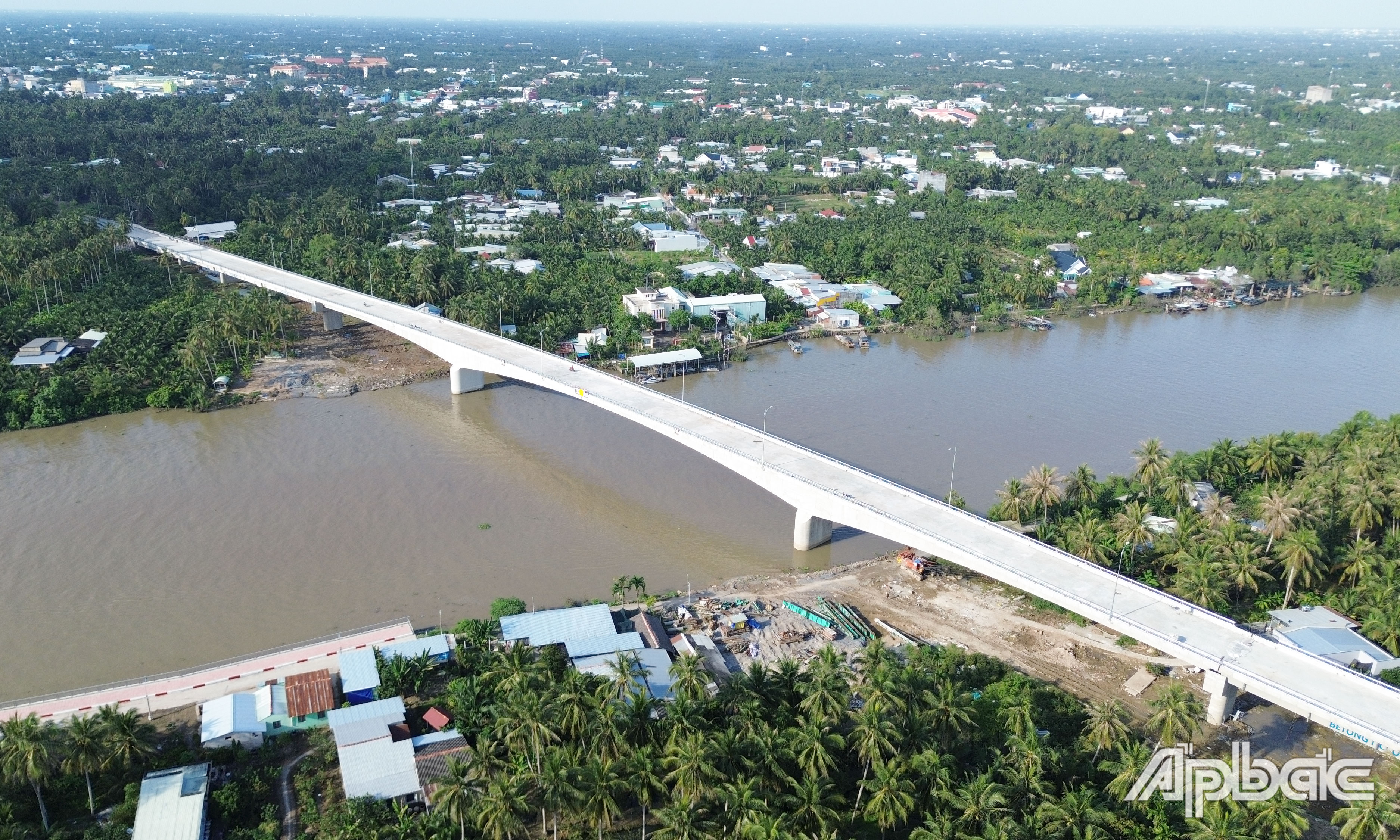 Cầu Chợ Gạo chuẩn bị hoàn thành và đưa vào sử dụng trong những ngày tới.