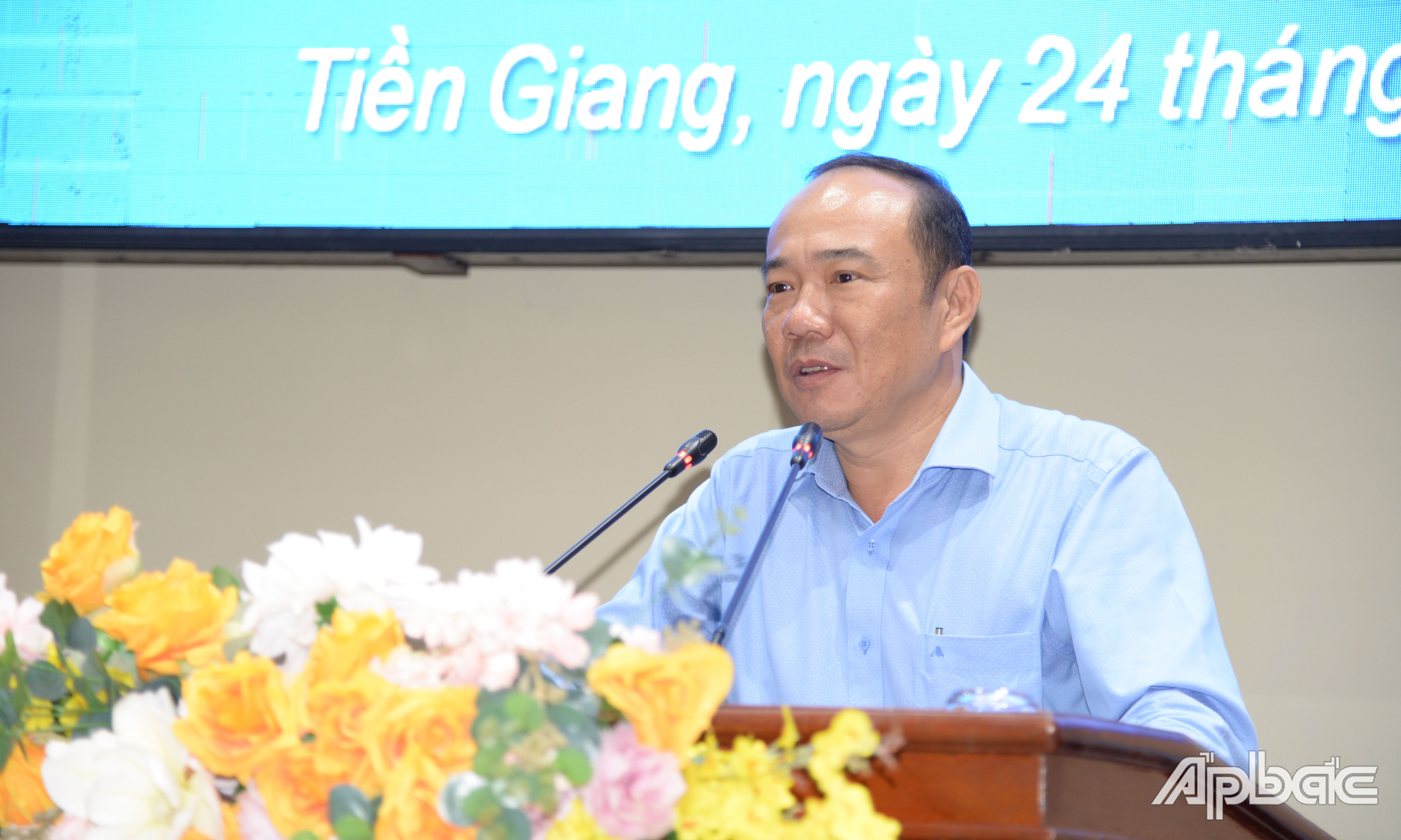 Phó Chủ tịch Liên minh HTX tỉnh Tiền Giang Lê Minh Khánh báo cáo kết quả phối hợp liên ngành.