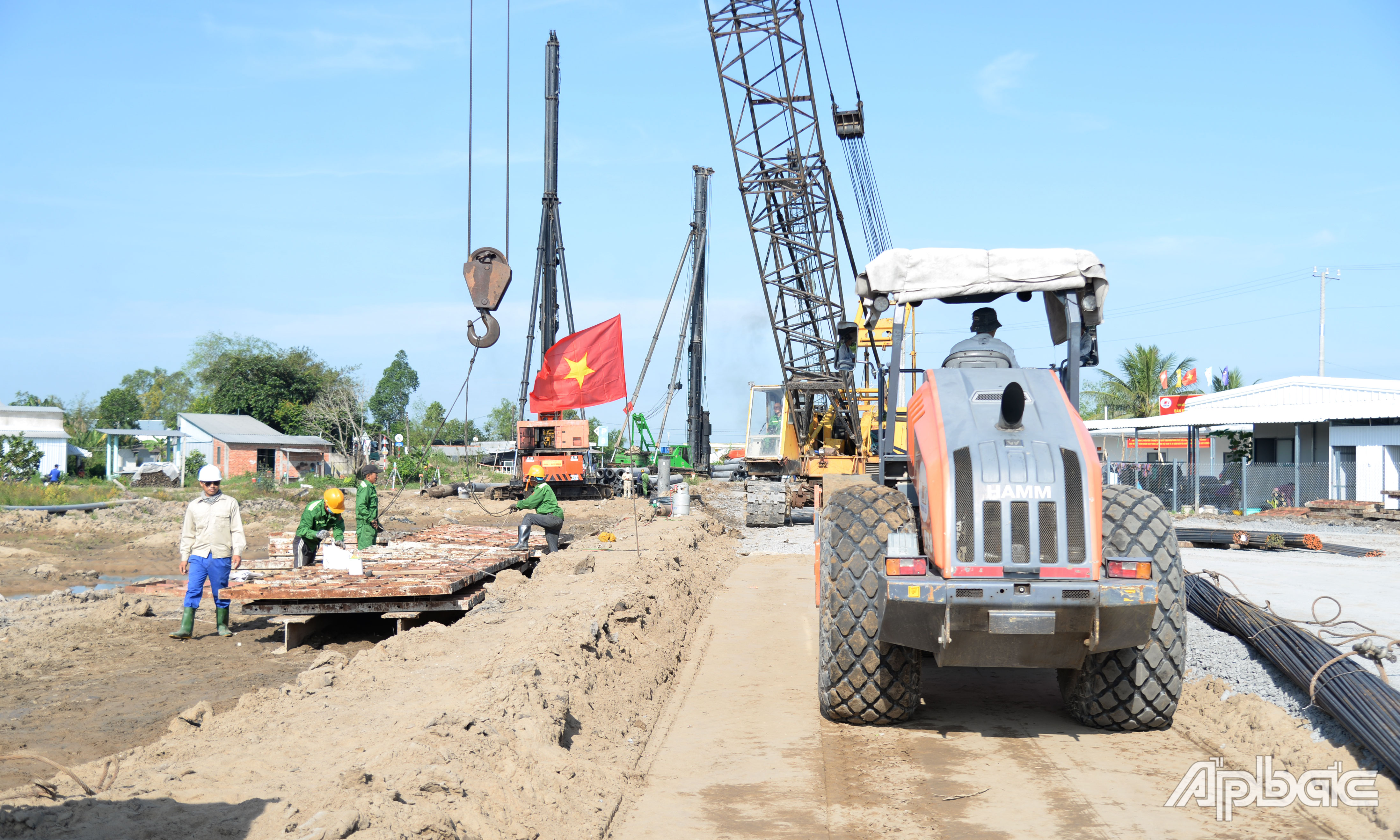 Dự kiến vào tối ngày 25-12, nguồn cát đặc thù sẽ về đến công trường.
