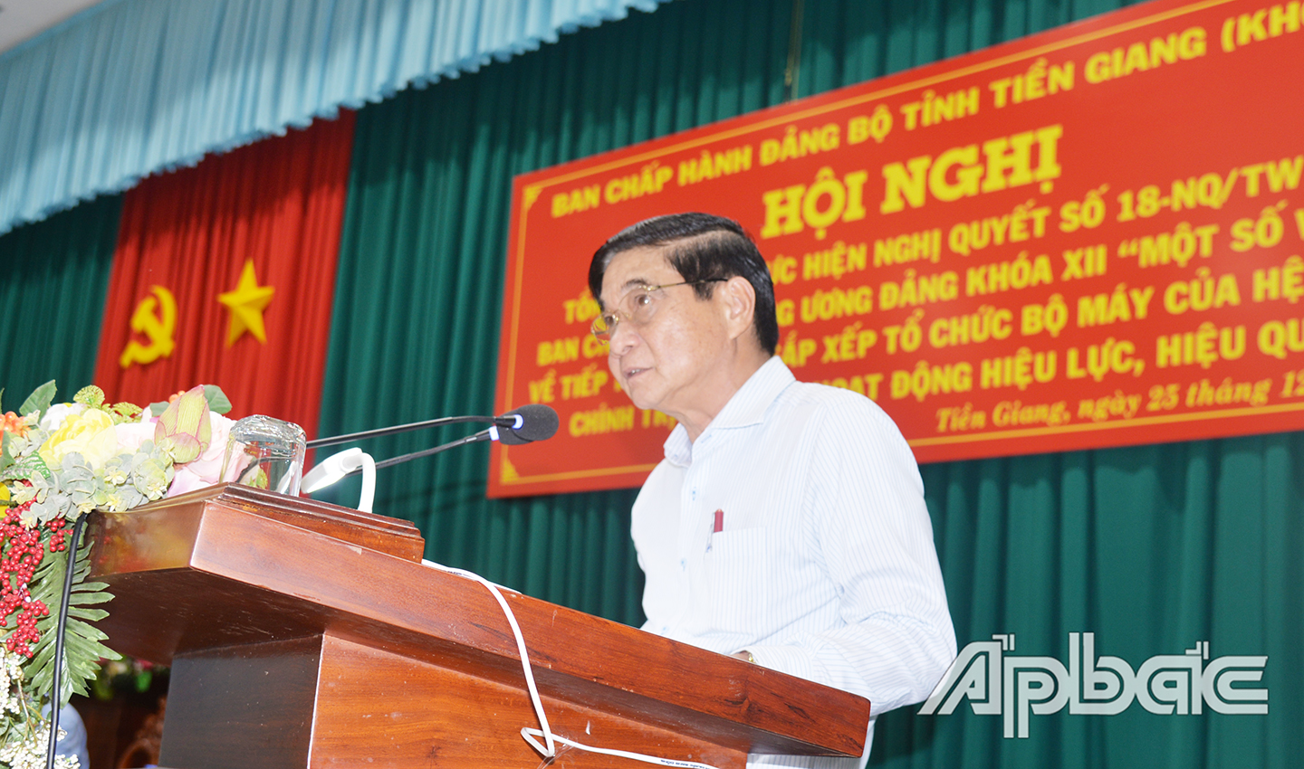 Đồng chí Nguyễn Văn Nhã, Trưởng Ban Tổ chức Tỉnh ủy thông qua dự thảo đề án tiếp tục sắp xếp tổ chức bộ máy của hệ thống chính trị theo Nghị quyết số 18-NQ/TW của Ban Chấp hành Trung ương Đảng khóa XII. 