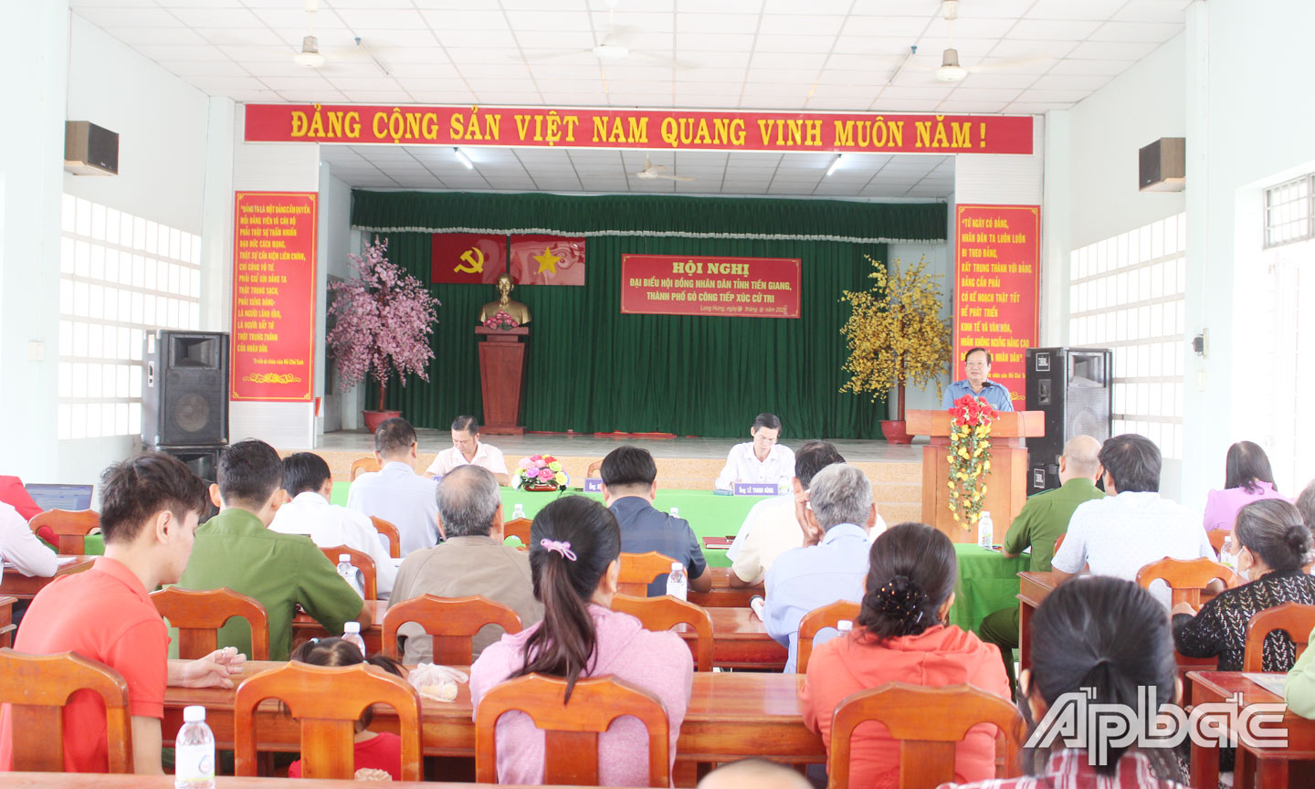 Tổ đại biểu HĐND tỉnh và HĐND TP. Gò Công lắng nghe ý kiến của cử tri. 