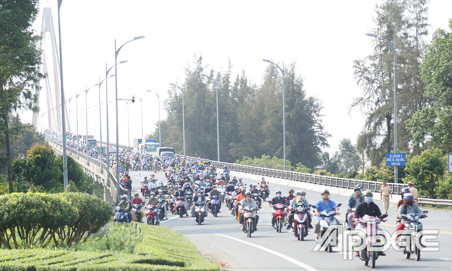 Cầu Rạch Miễu vẫn còn đó những bất cập.
