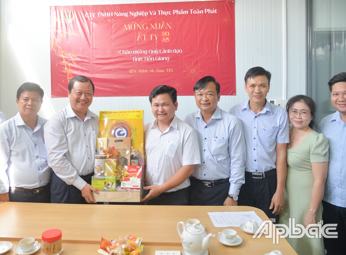 Đoàn công tác chúc tết Công ty TNHH Nông nghiệp và Thực phẩm Toàn Phát.