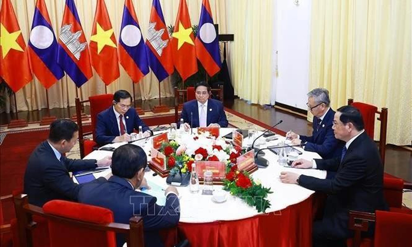 At the meeting between Vietnamese Prime Minister Pham Minh Chinh, Cambodian PM Hun Manet, and Lao PM Sonexay Siphandone. (Photo: VNA).