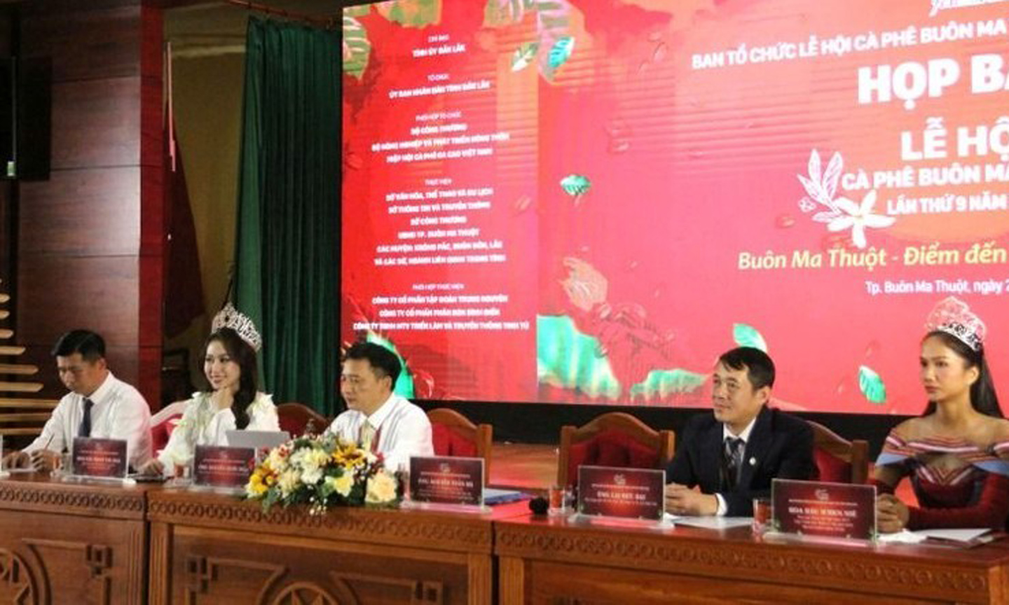 The press conference for the Buon Ma Thuot Coffee Festival.