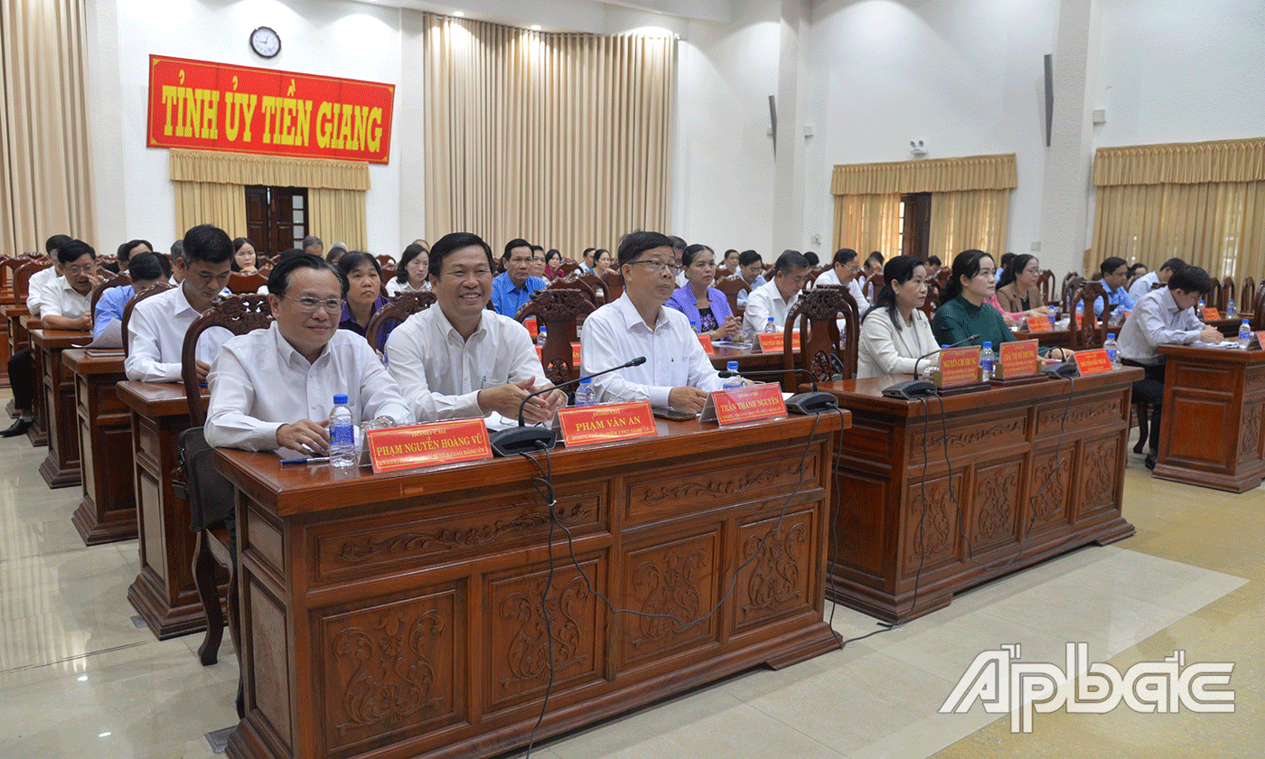 Đại biểu dự hội nghị.