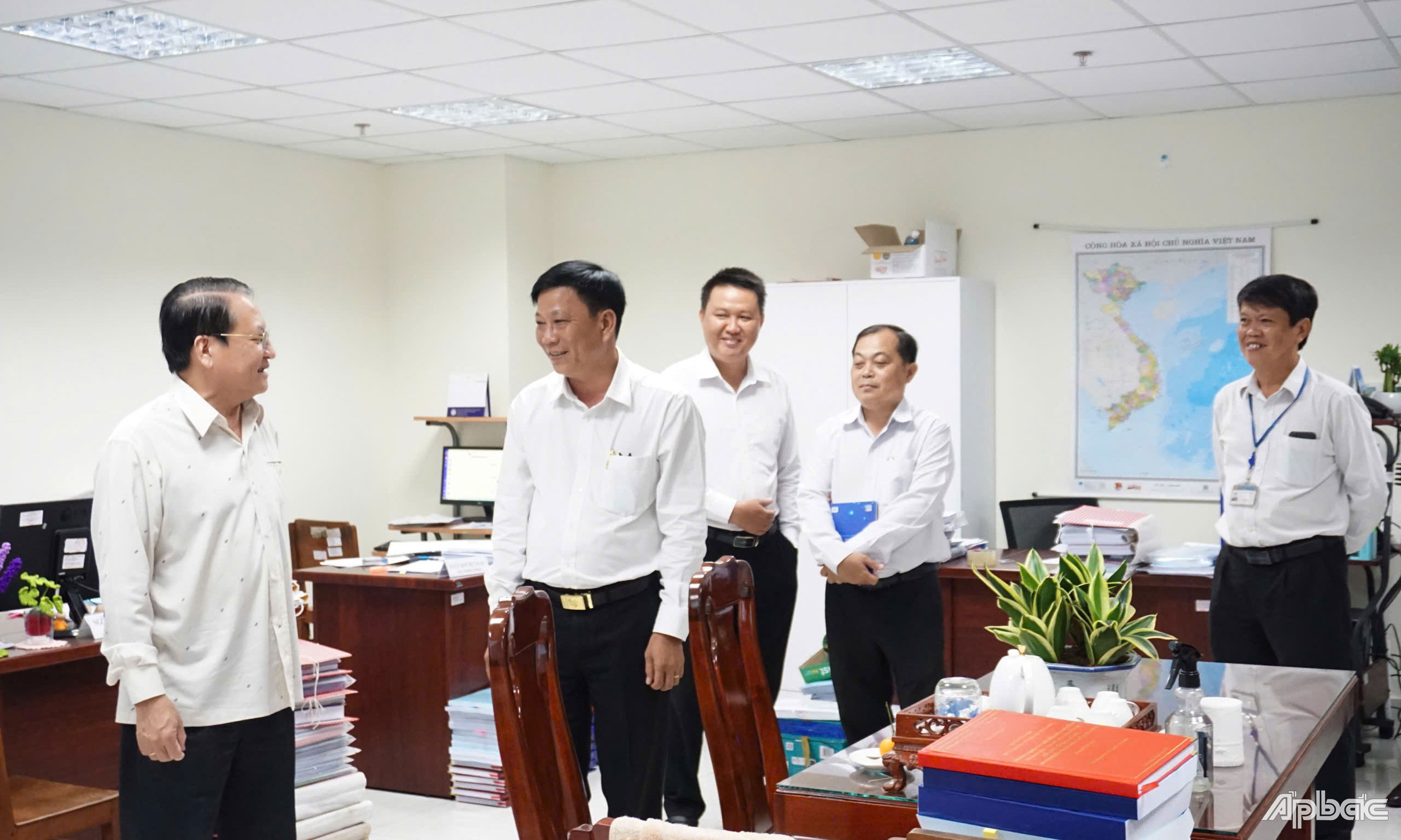 Đồng chí Phạm Văn Trọng kiểm tra hoạt động của Sở Khoa học - Công nghệ.