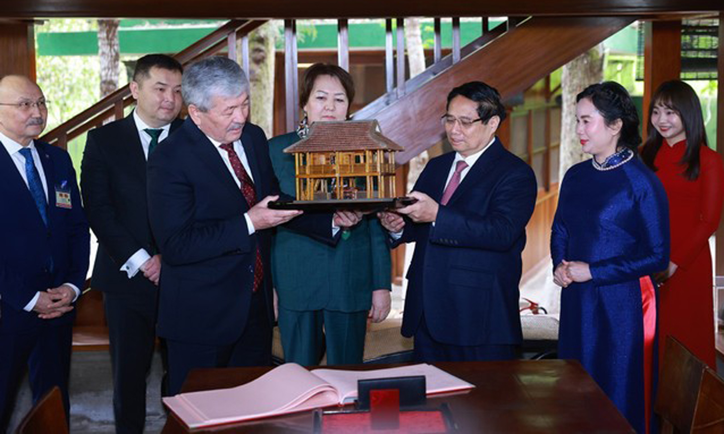 The President Ho Chi Minh Relic Site is a special national monument where the late leader lived and worked during the last 15 years of his life (1954-1969).