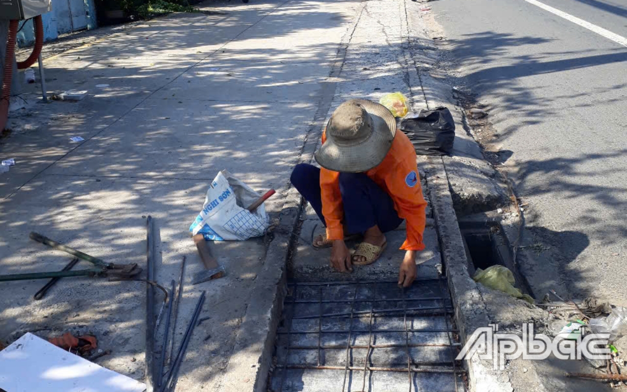 Khắc phục hệ thống thoát nước dọc Quốc lộ 1.