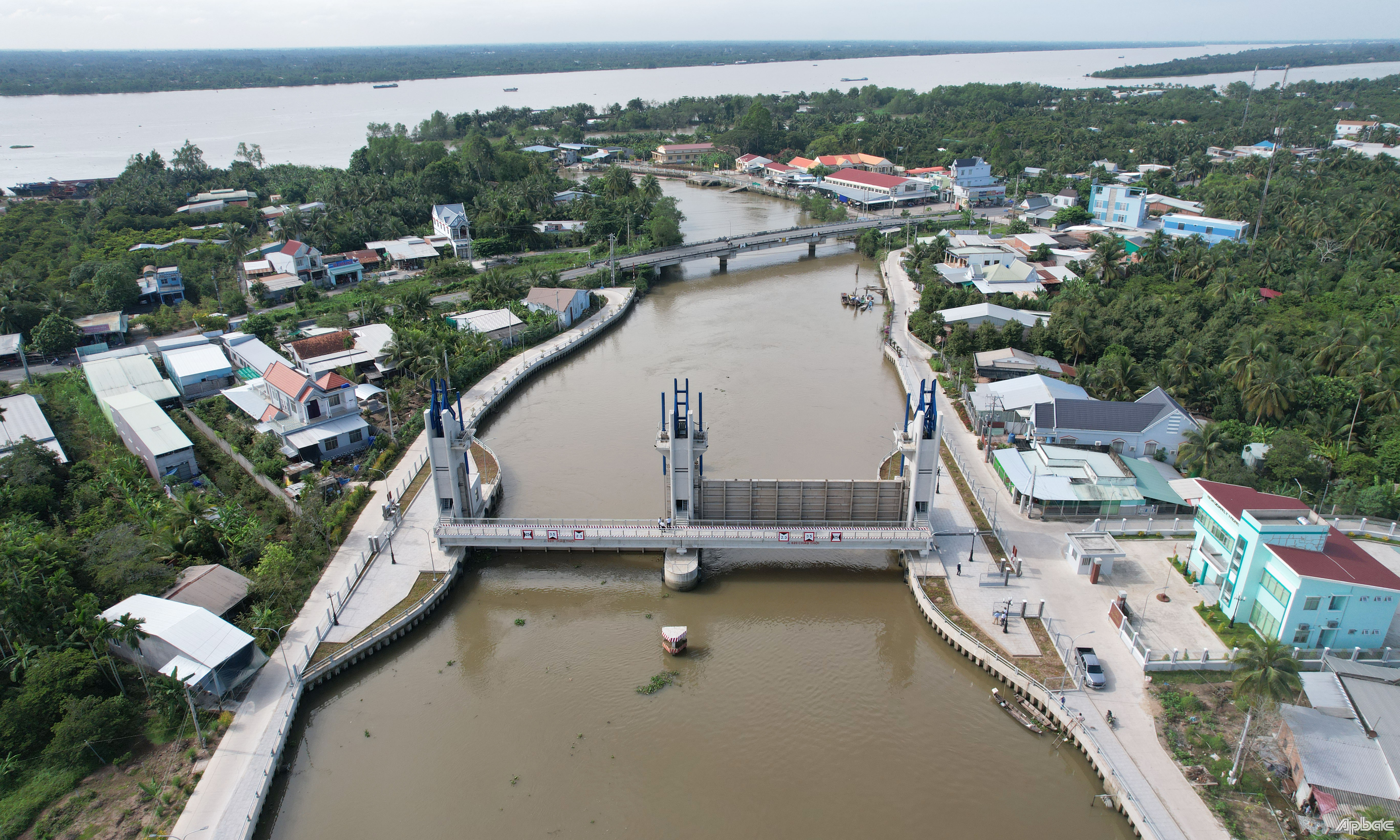 Tiền Giang đang tập trung lấy nước qua các cống trên đường tỉnh 864.