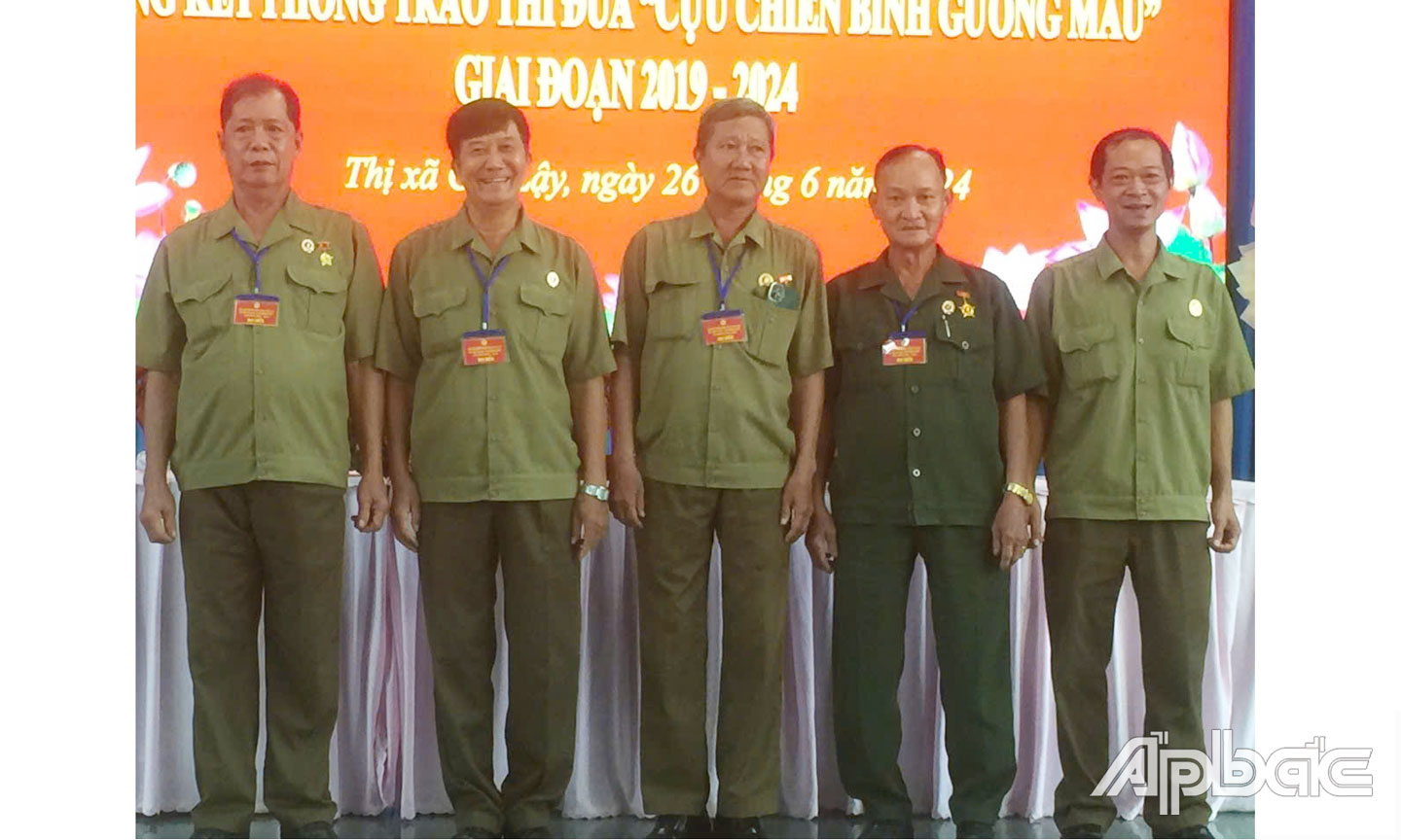 CCB  Đặng Văn Tài (thứ 2 từ phải sang) dự tổng kết phong trào thi đua “CCB gương mẫu”  TX. Cai Lậy giai đoạn 2019 - 2024.