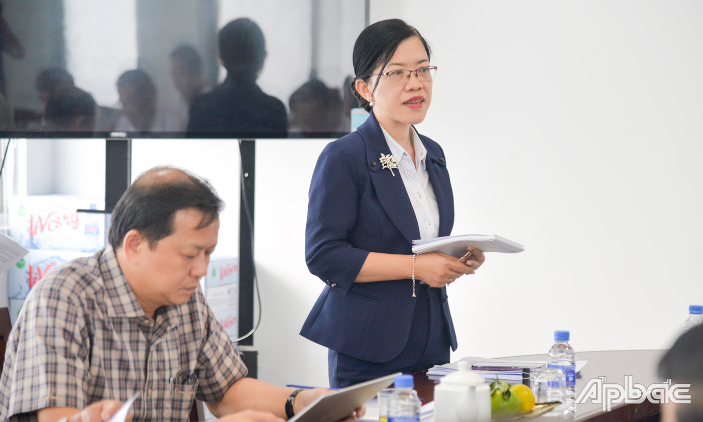 Giám đốc Sở Tài chính tỉnh Tiền Giang Nguyễn Kim Tuyến phát biểu tại buổi làm việc.