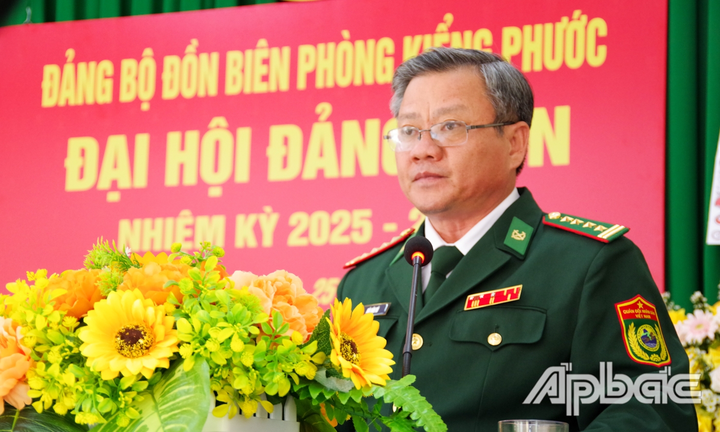 Đại tá Bùi Văn Vũ, Bí thư Đảng ủy, Chính ủy BĐBP tỉnh phát biểu chỉ đạo.