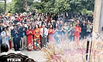 Đoàn kiều bào dâng hương nhân dịp Lễ Giỗ tổ Hùng Vương