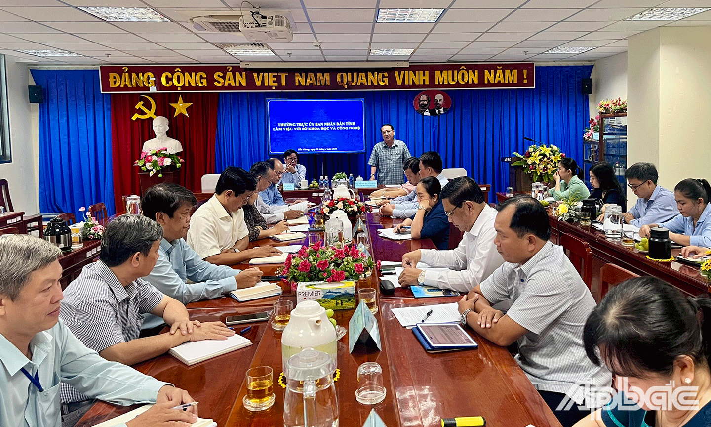 Đồng chí Phạm Văn Trọng Phó Chủ tịch UBND tỉnh Tiền Giang phát biểu tại buổi làm việc