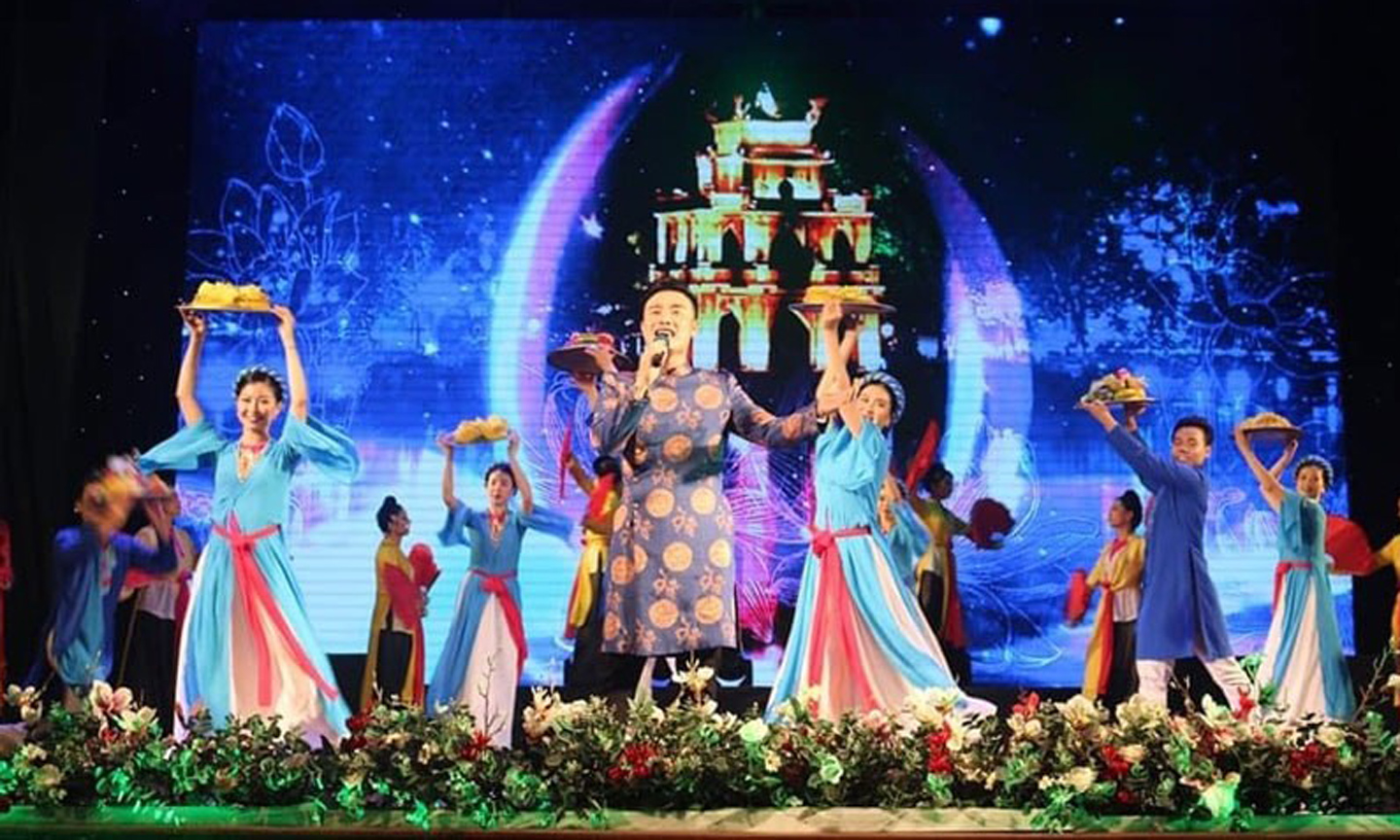The art programmes focus on praising the Communist Party of Vietnam, President Ho Chi Minh, and celebrating love for the homeland, the country, and the Vietnamese people.