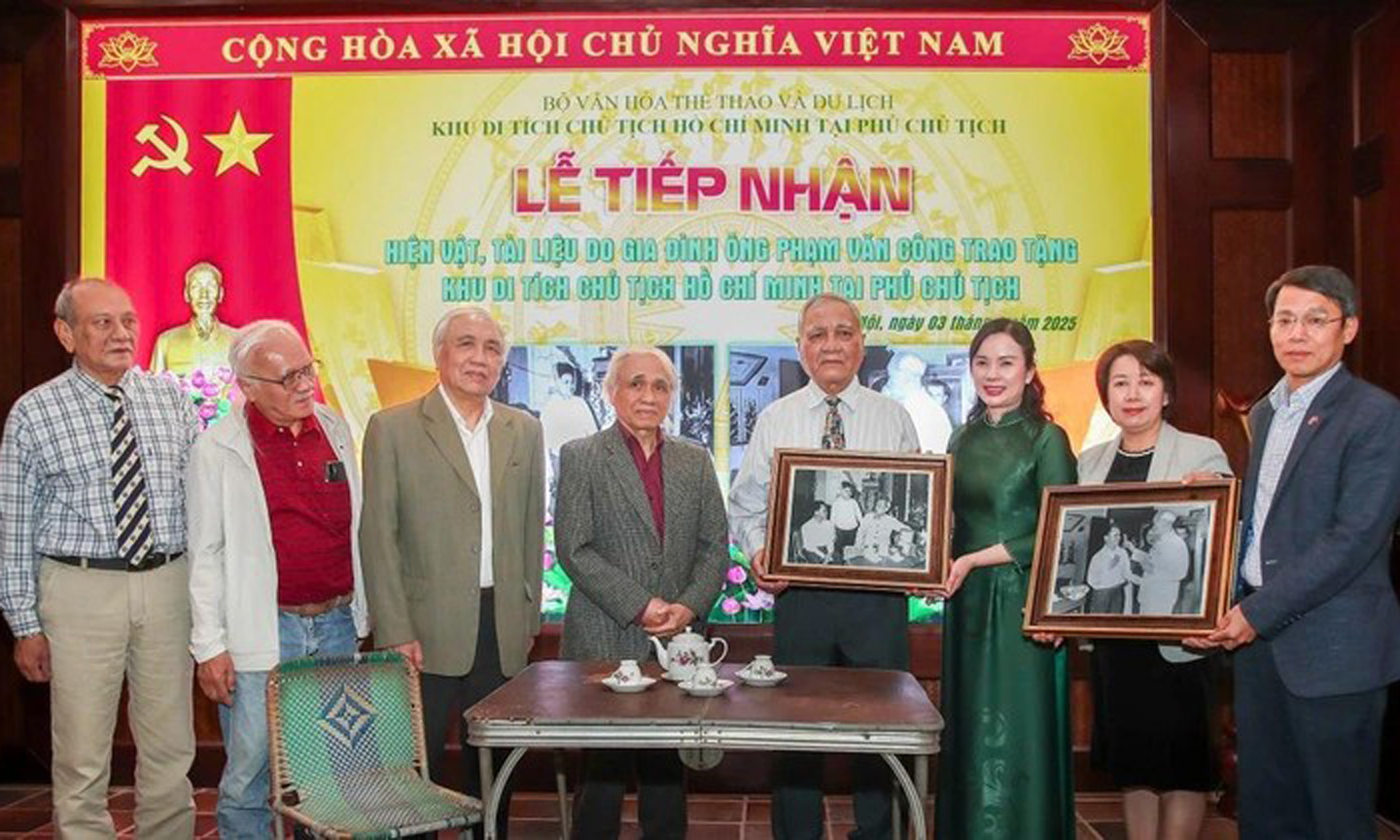 At the handover ceremony (Photo: VNA).