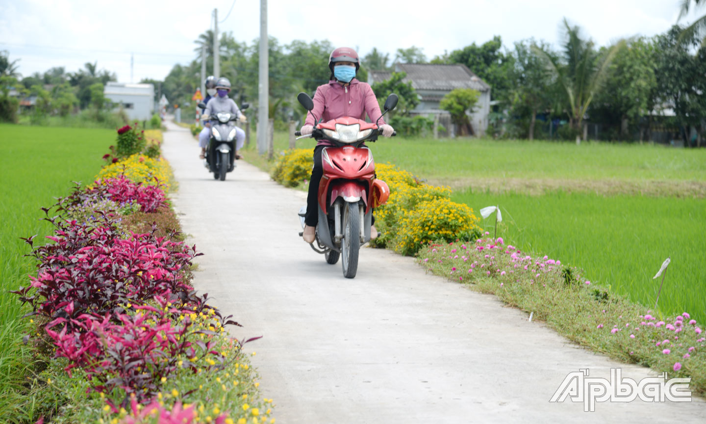   Một tuyến đường xanh - sạch - đẹp  ở huyện NTM  Gò Công Tây.