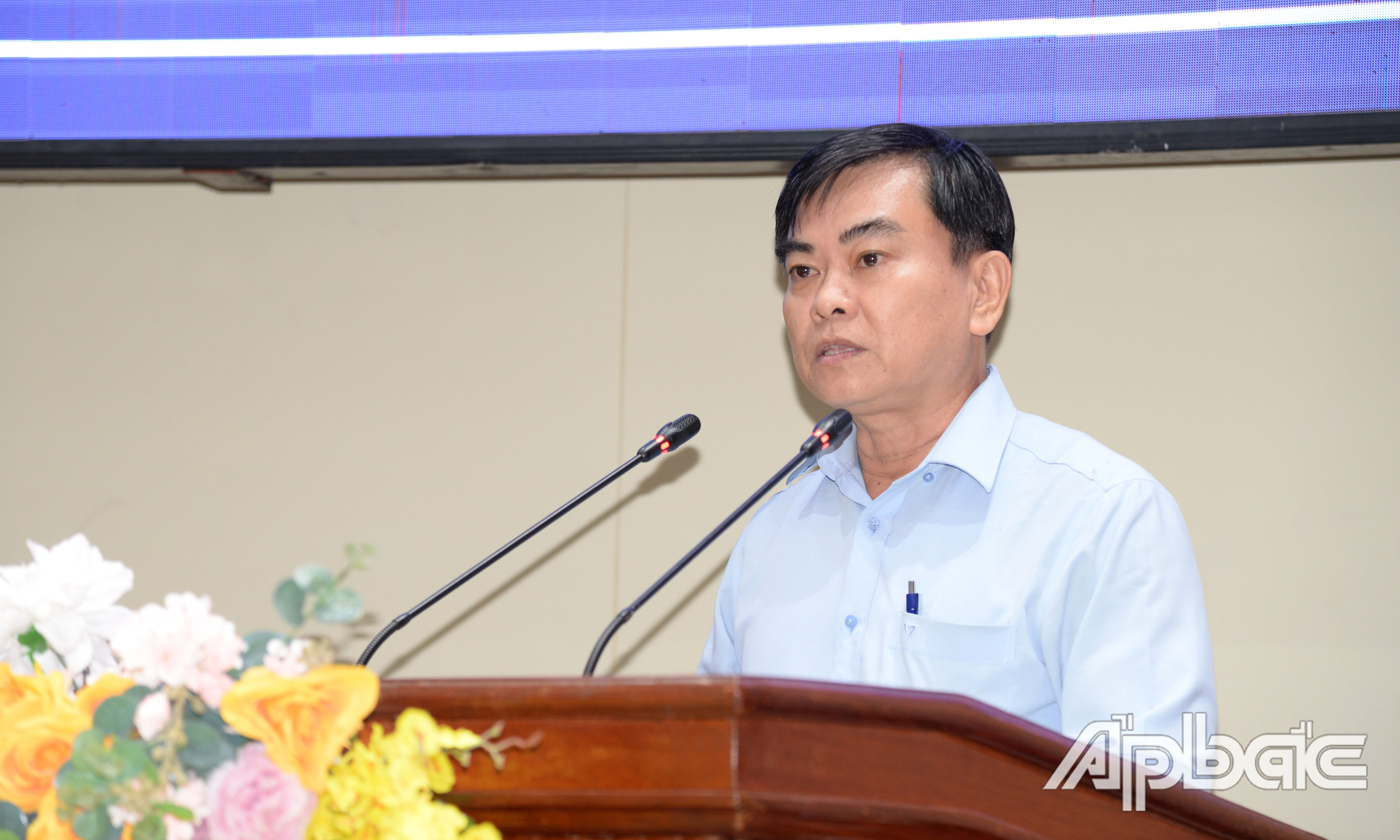 Lãnh đạo các sở, ngành phát biểu tại hội nghị.