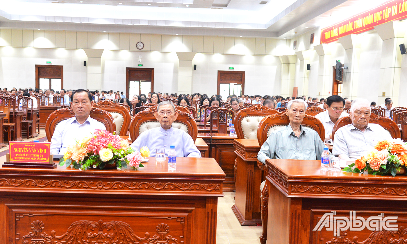 Nghị quyết được quán triệt đến ; các đồng chí nguyên là lãnh đạo Tỉnh ủy, UBND tỉnh, Ủy viên Ban Thường vụ Tỉnh ủy và Ủy viên Ban Chấp hành Đảng bộ tỉnh qua các thời kỳ