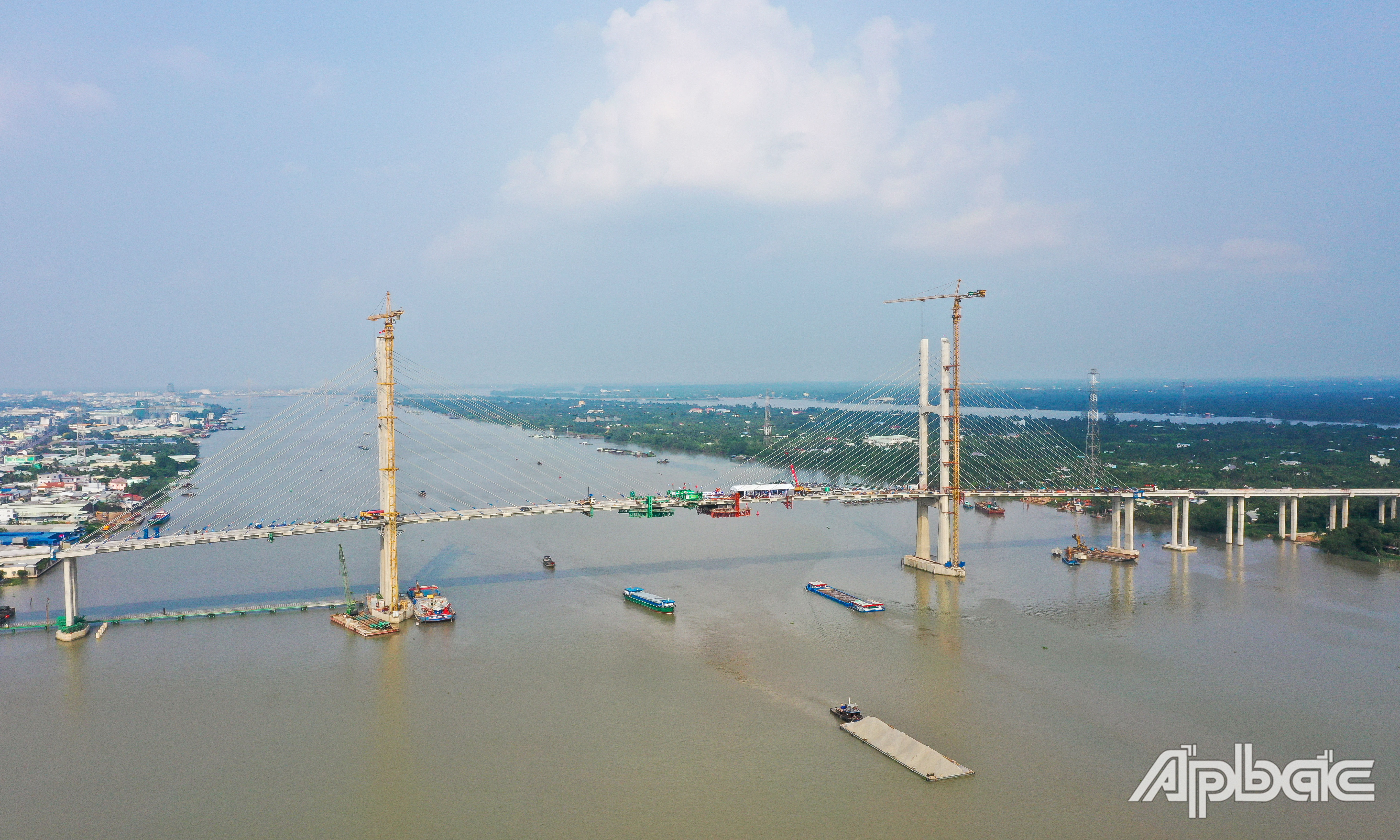 Cầu Rạch Miễu 2 nhìn từ trên cao.