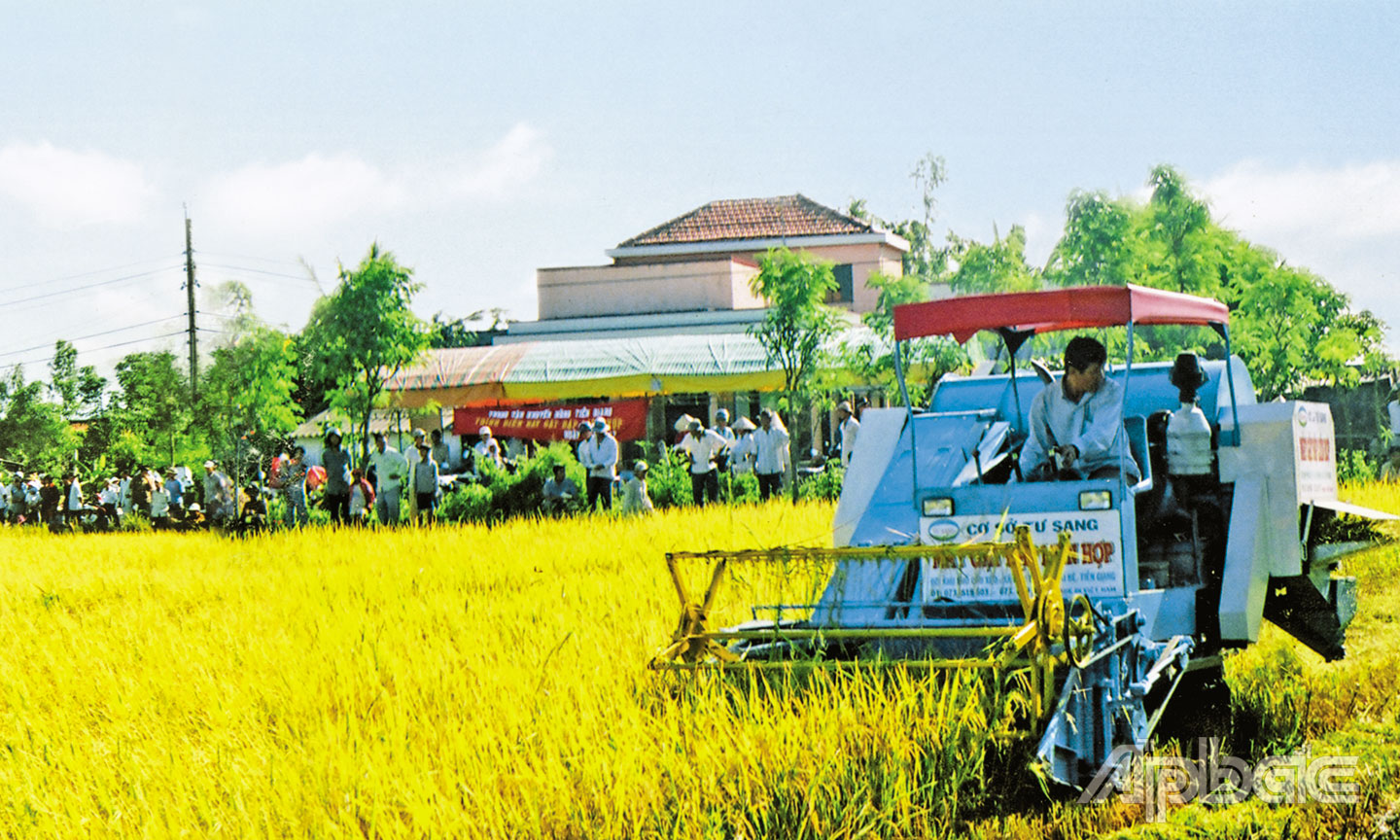 Cơ giới hóa đã đi vào phục vụ nông nghiệp.