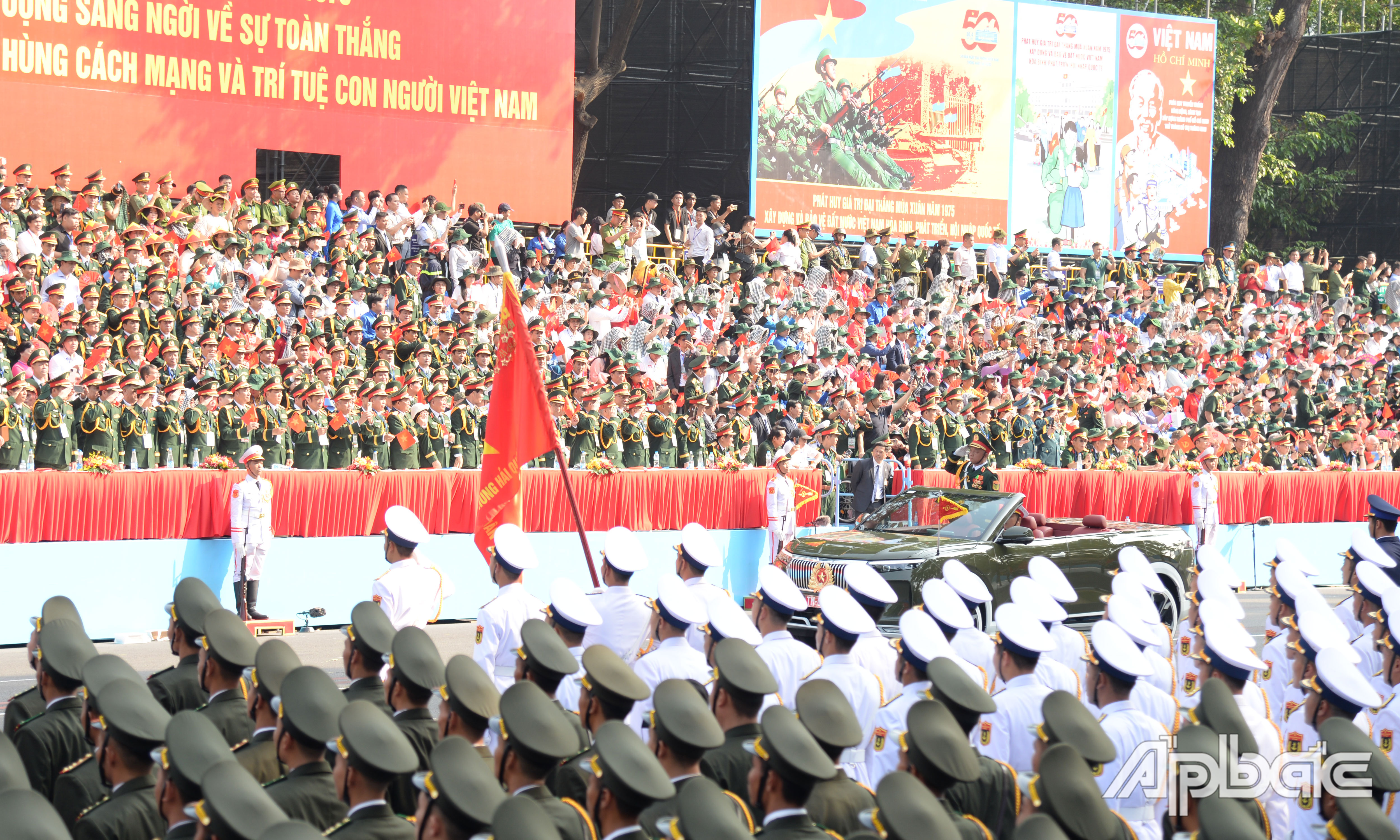 Xe chỉ huy diễu binh