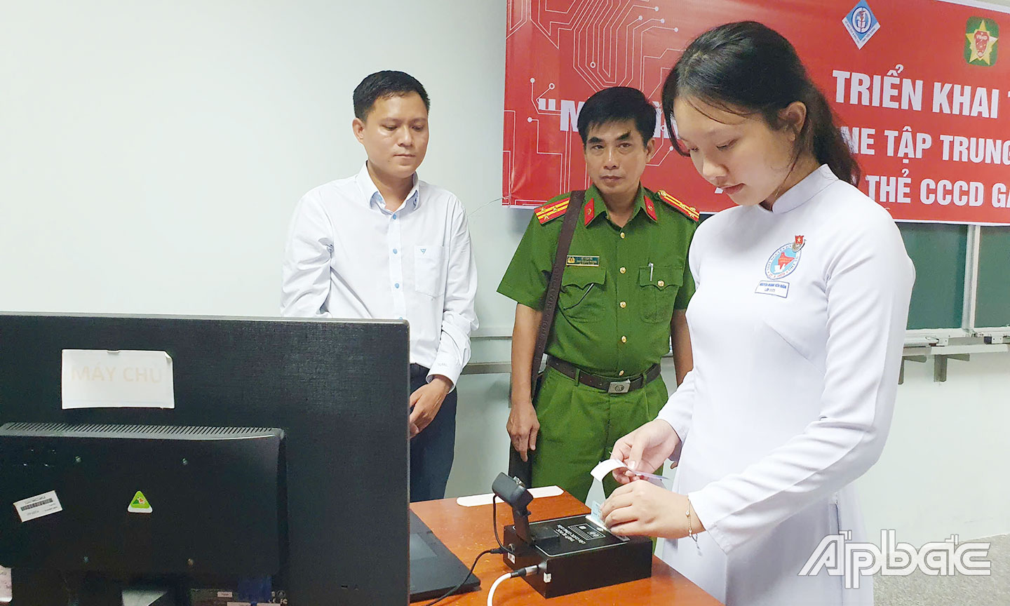 Mô hình “Thi online tập trung qua nền tảng công nghệ xác thực thẻ CCCD gắn chip điện tử” tại Trường THPT Nguyễn Đình Chiểu, TP. Mỹ Tho.