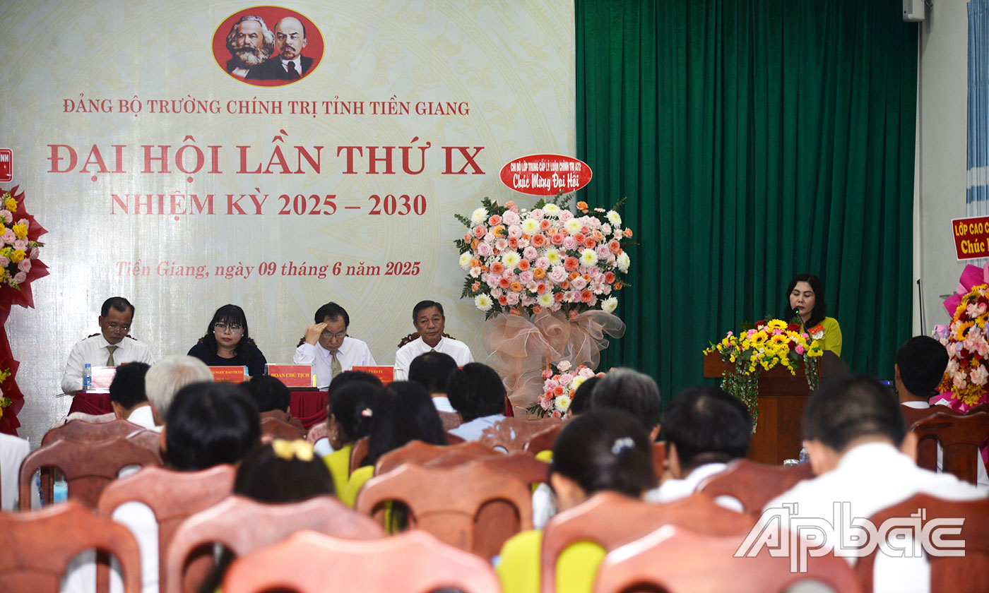 Các chi bộ phát biểu tham luận tại đại hội.