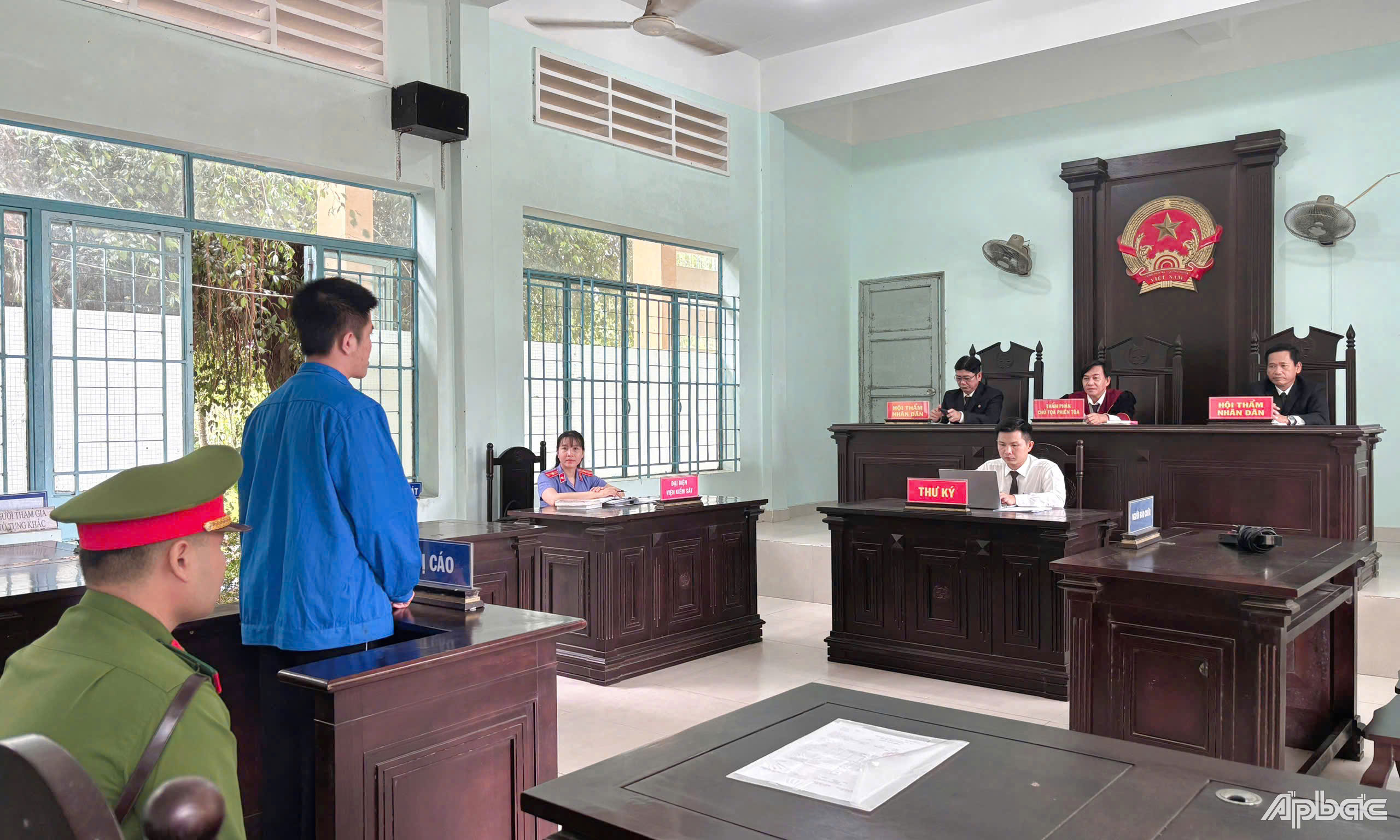 Quang cảnh phiên toà.
