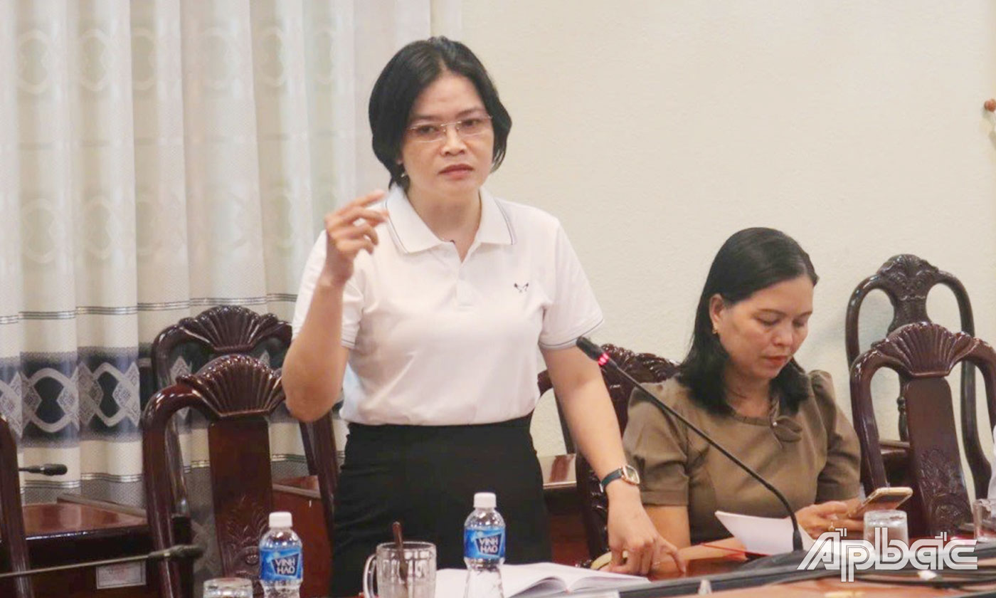 Đồng chí Nguyễn Thị Kim Nhung, Trưởng Ban Pháp chế phát biểu kết luận tại hội nghị