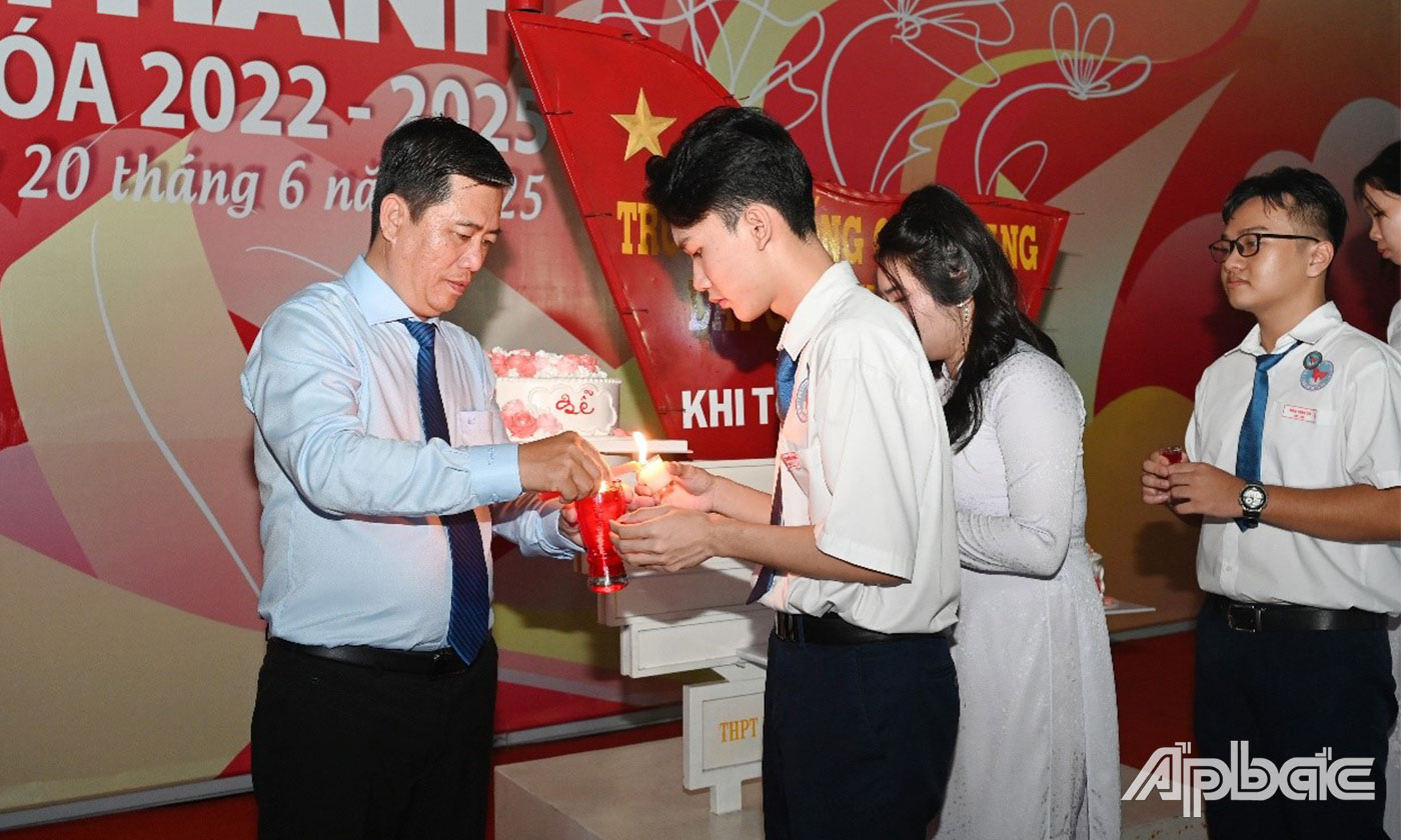 thắp nến tri