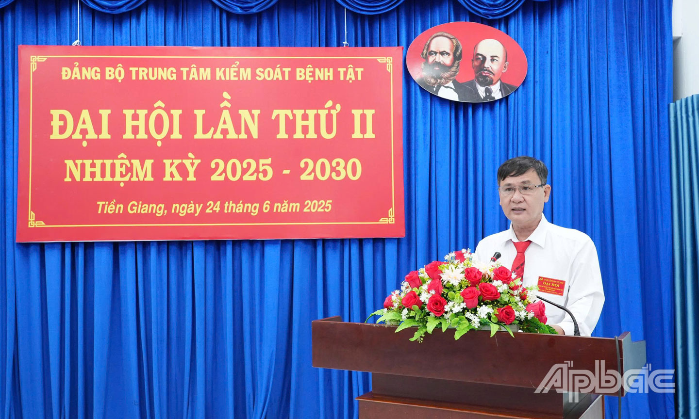 Đồng chí Võ Thanh Nhơn phát biểu.