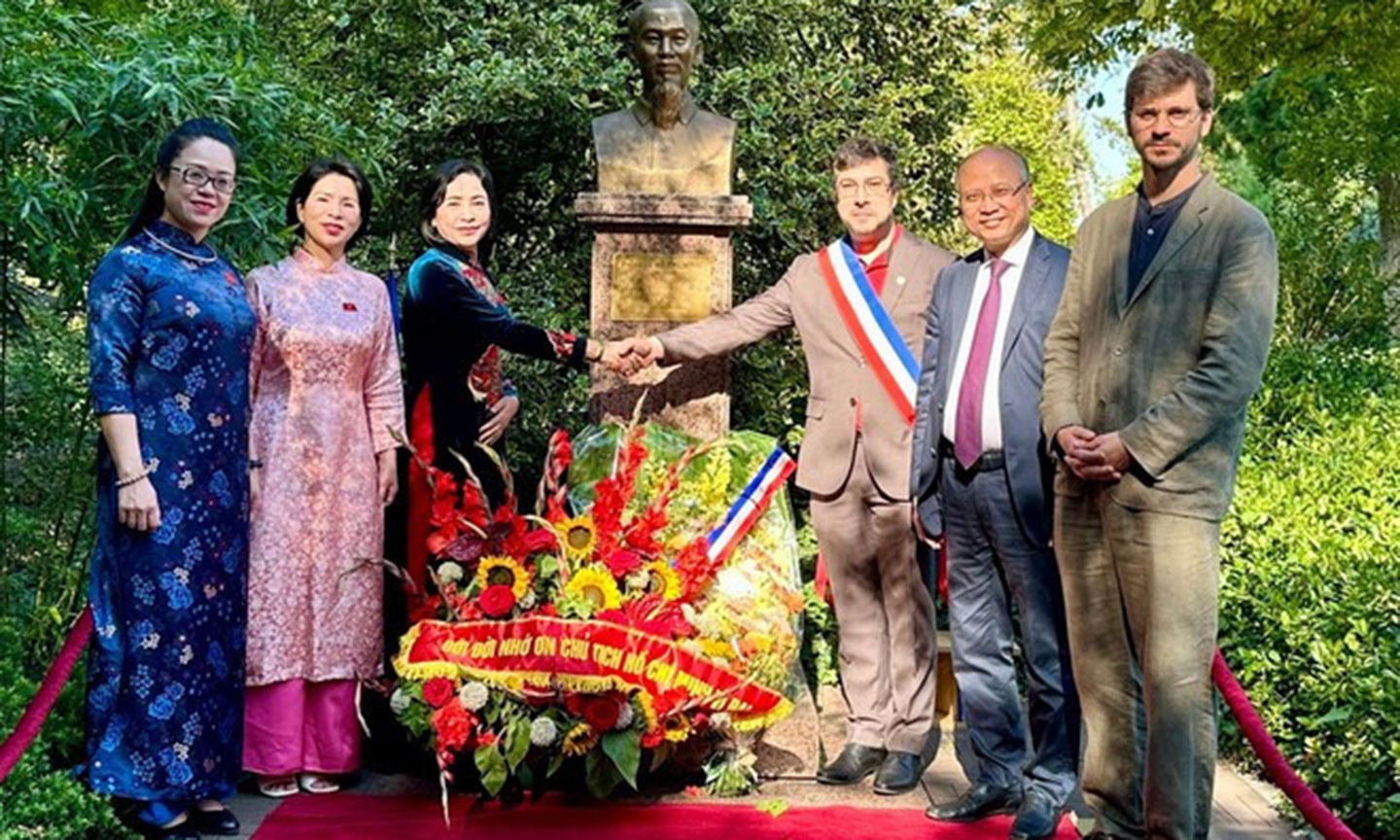 ABO/NDO- Vice Chairwoman of the National Assembly (NA) Nguyen Thi Thanh visited the Ho Chi Minh Space, as well as the Thang Long Imperial Citadel and Co Loa Heritage Exhibition in France on July 11