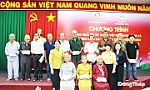 Đồng Tháp: Tặng quà cho người có công với cách mạng