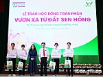 Công ty cổ phần Tập đoàn Việt Nga trao học bổng 