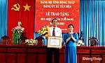 Đảng ủy xã Tân Hòa trao Huy hiệu Đảng đợt 2-9
