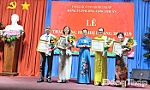 Đảng ủy phường Long Thuận trao Huy hiệu Đảng dịp 2-9