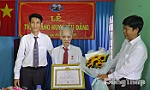 Xã Tân Phú Đông: Trao tặng Huy hiệu Đảng đợt 2-9