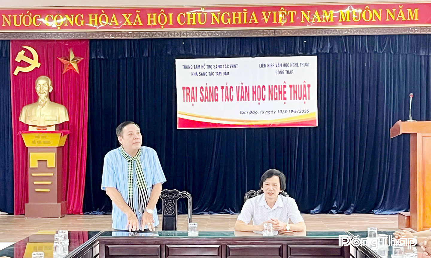 Đại biểu dự lễ khai mạc.