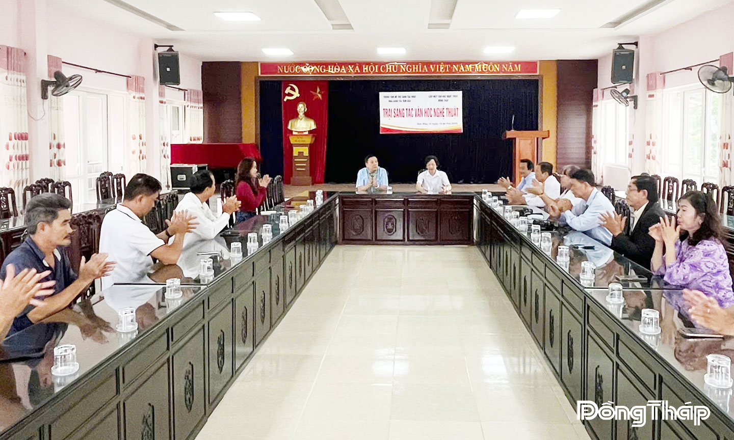 Quang cảnh buổi lễ khai mạc trại.