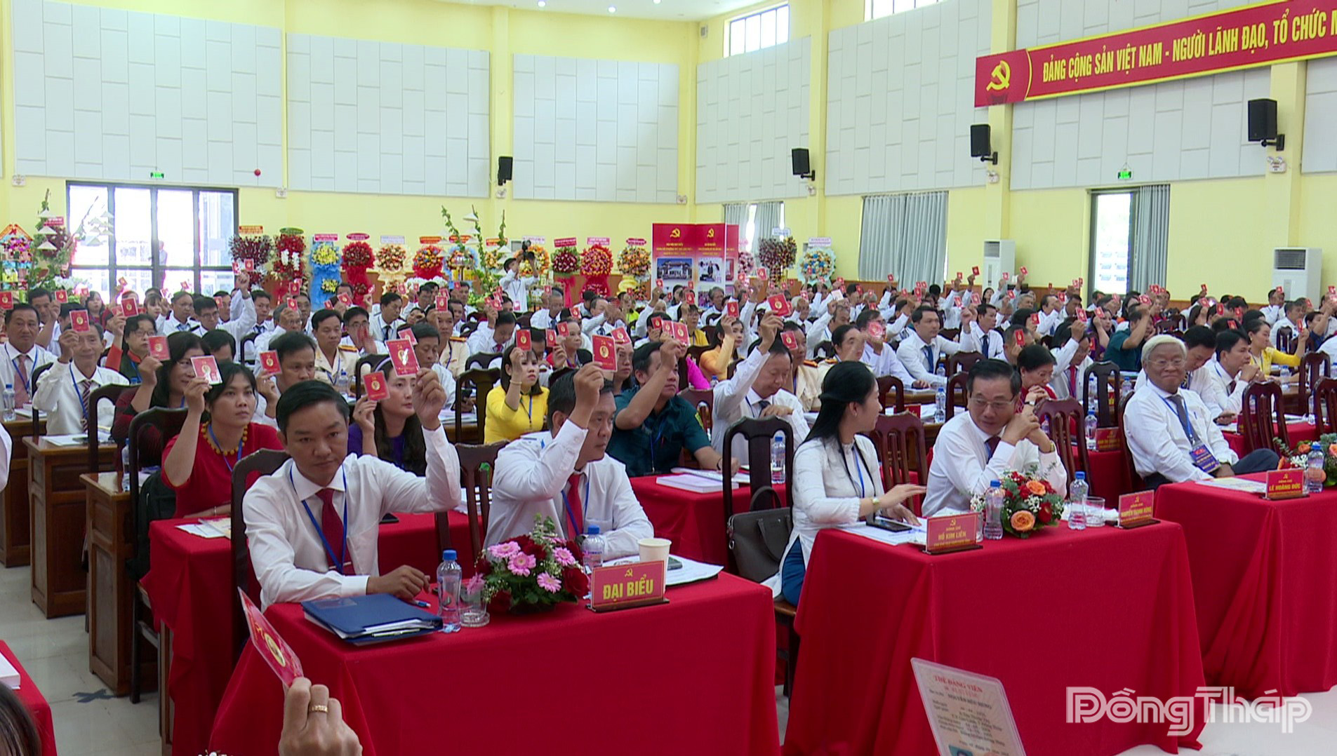 Đại biểu biểu quyết thống nhất các chỉ tiêu.