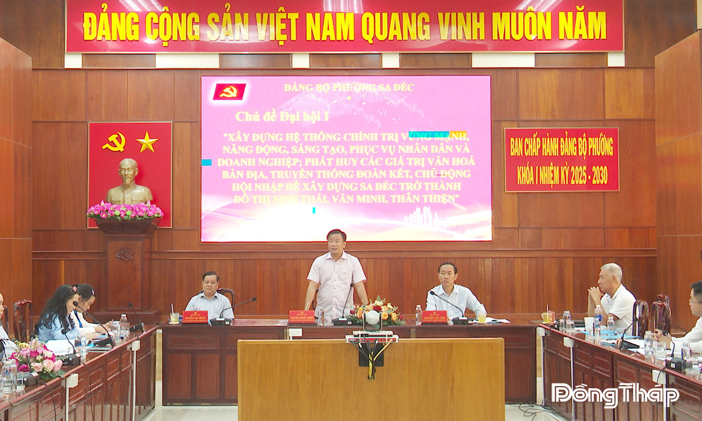 Đồng chí Nguyễn Phước Thiện, Bí thư Đảng ủy phường Sa Đéc phát biểu tại Hội nghị lấy ý kiến góp ý dự thảo văn kiện. 	 Ảnh: Hoài Thảo