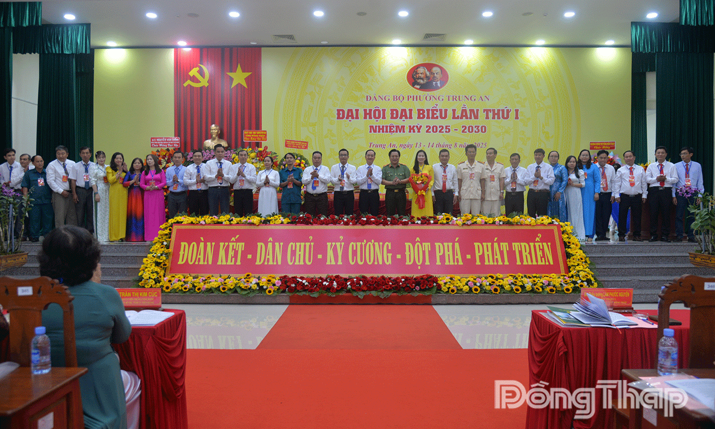 Ban Chấp hành Đảng bộ phường Trung An, nhiệm kỳ 2025-2030 ra mắt trước Đại hội.